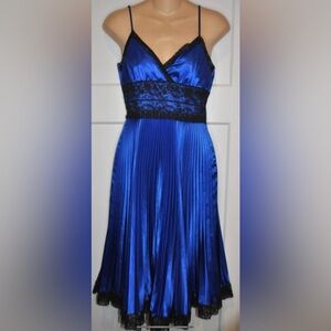 BETSEY JOHNSON Pleated Silky Lace Strappy Y2K 90's Midi Dress size 6 Excellent